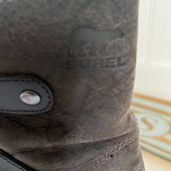 SOREL Joan of Arctic leather lace up platform boots. - Picture 2 of 6